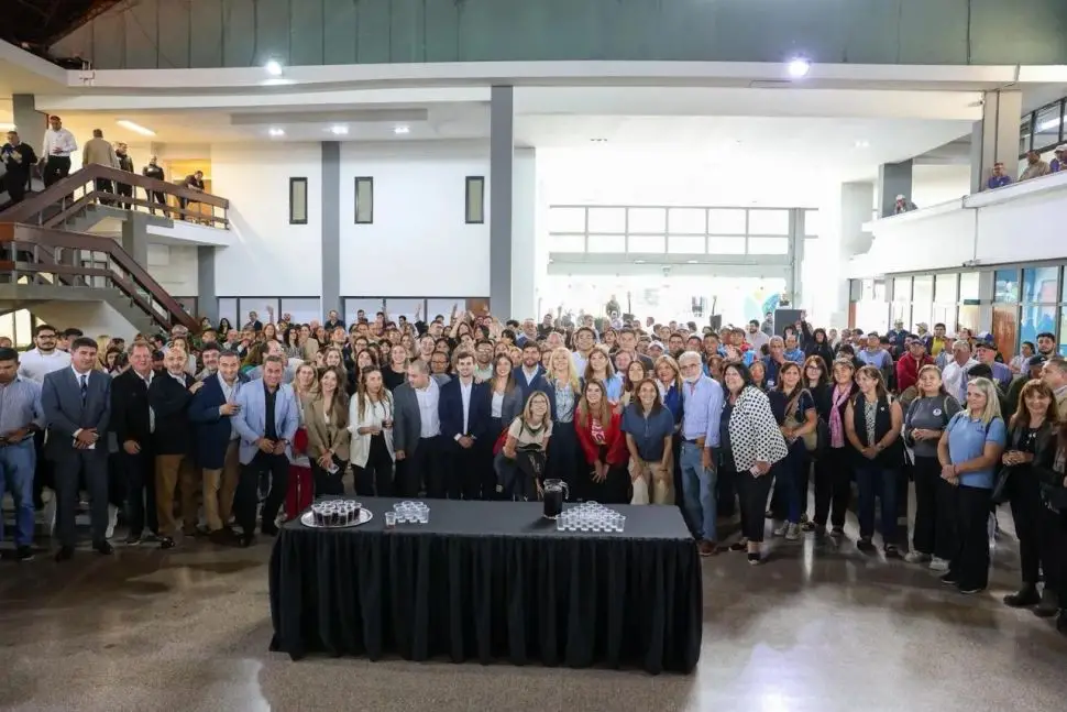 EN 9 DE JULIO Y LAVALLE. Chahla agradeció el esfuerzo de los empleados que trabajan en el municipio.