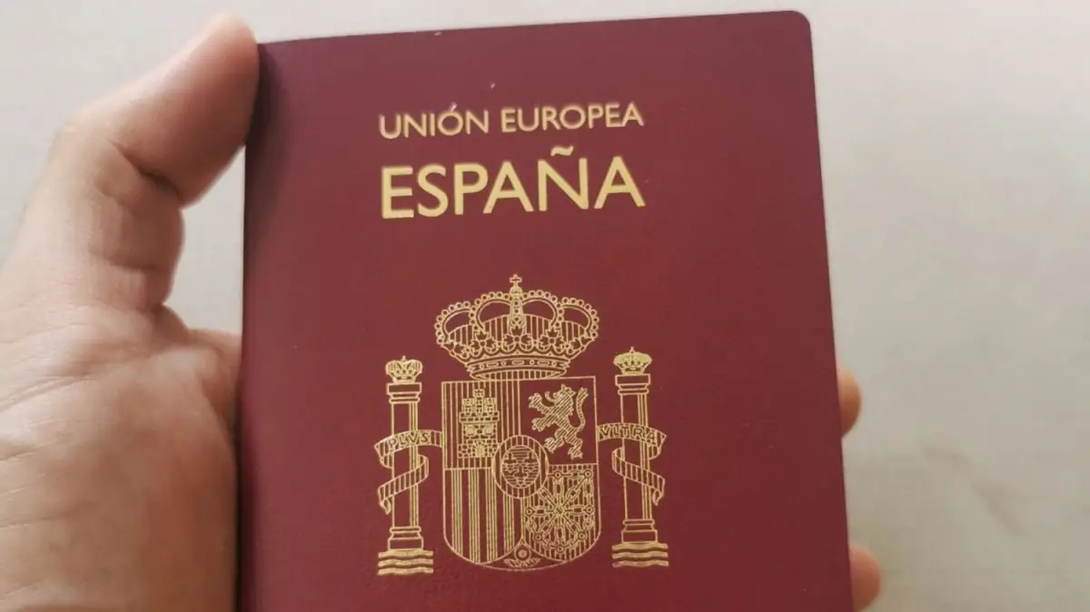 Cómo solicitar el permiso de trabajo en España en 2025: precios y documentos necesarios