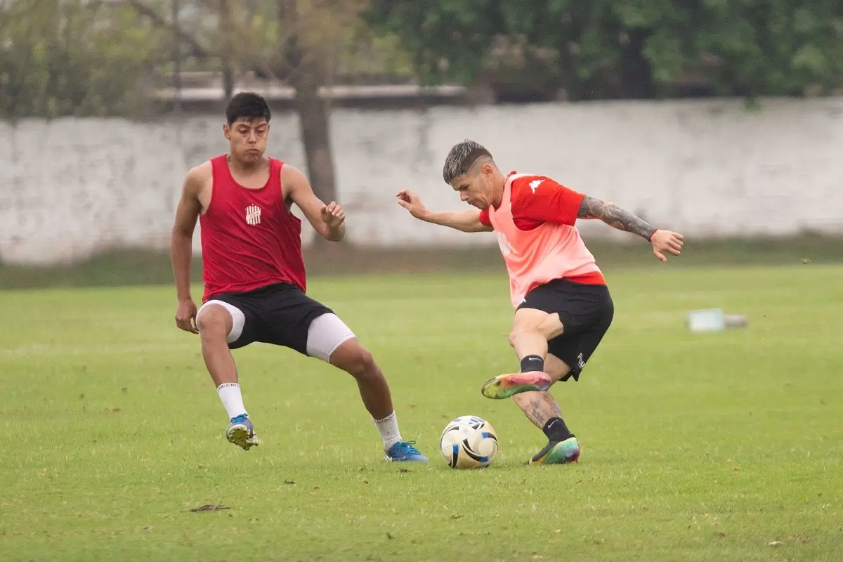 EN ACCIÓN. Franco García se entrena a la par del grupo, pero sin definiciones sobre su futuro.