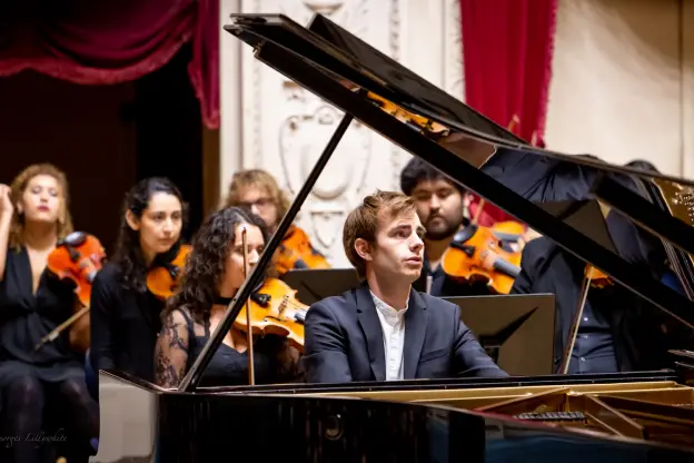 El pianista Andrés Navarro debuta esta noche en Tucumán con un homenaje a los grandes maestros de la música española