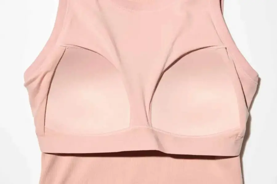 Tendencia 2026: la prenda que deja atrás al corpiño y está de moda en Europa