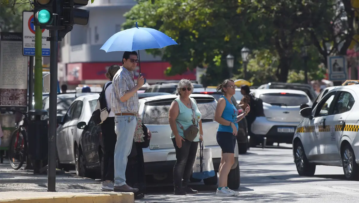 SOL Y LLUVIA. El pronóstico anuncia una máxima de 34 °C y el ingreso de un frente lluvioso a partir de mañana.