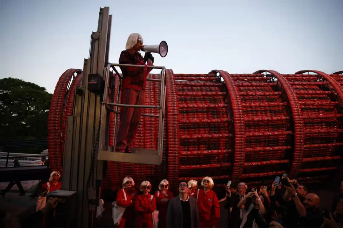 CONSTRUCCIÓN ARTÍSTICA EFÍMERA. La Torre de Pisa de Marta Minujín en la terraza del Centro Cultural Recoleta estaba recubierta de fideos.