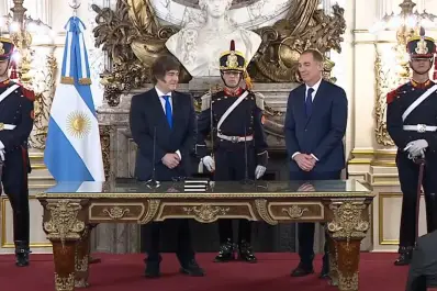 Javier Milei le tomó juramento a Diego Santilli como nuevo ministro del Interior