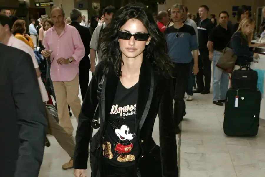 No se usará más la remera blanca básica: esta es la tendencia que viene a reemplazarla en 2026