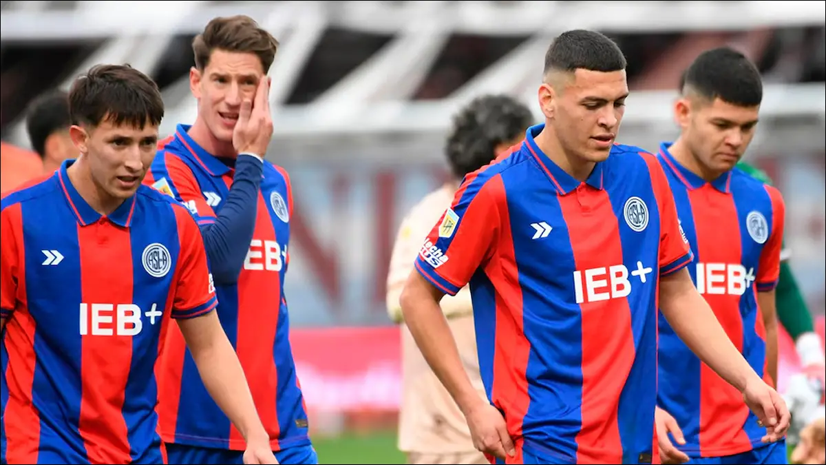 RECLAMO EN BLOQUE. Los jugadores de San Lorenzo denunciaron sueldos impagos y malas condiciones laborales.