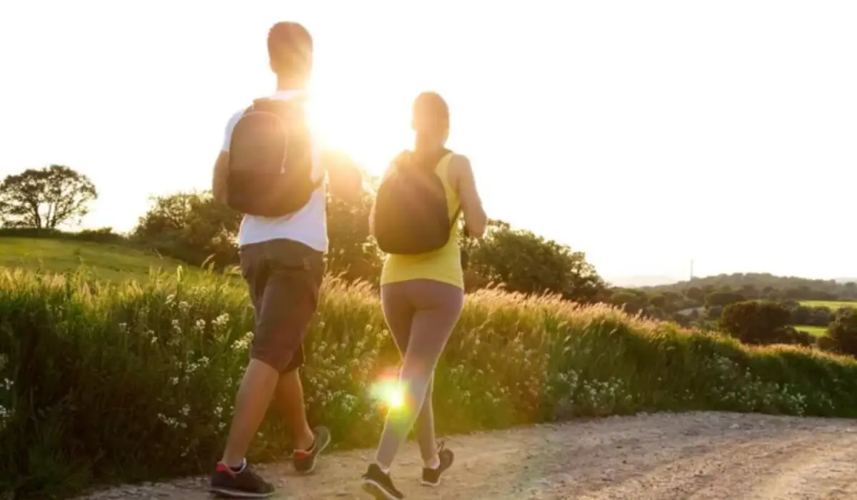 Una caminata diaria de 15 minutos puede mejorar la longevidad, según un estudio