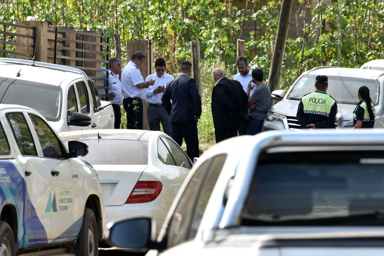 DE CERCA. El jefe de Policía, Joaquín Girvau, estuvo en la medida.