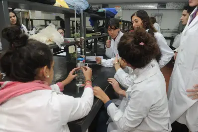 Argendata muestra que la inversión en la ciencia argentina cae al nivel más bajo en 20 años