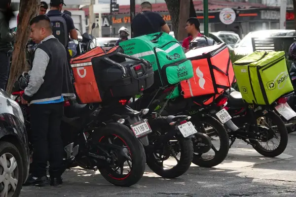 Qué cambiará para los repartidores de Rappi, Uber y otras plataformas tras la reforma laboral con media sanción