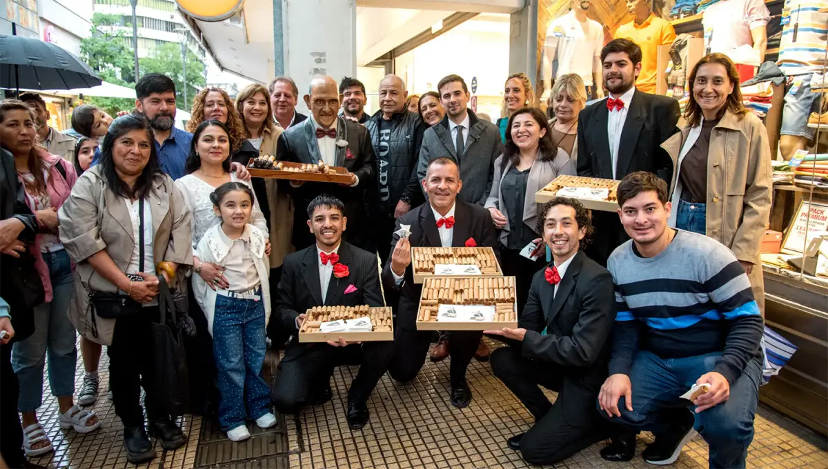 HOMENAJE. La escultura de Don Rojas fue inaugurada a un año de su fallecimiento.