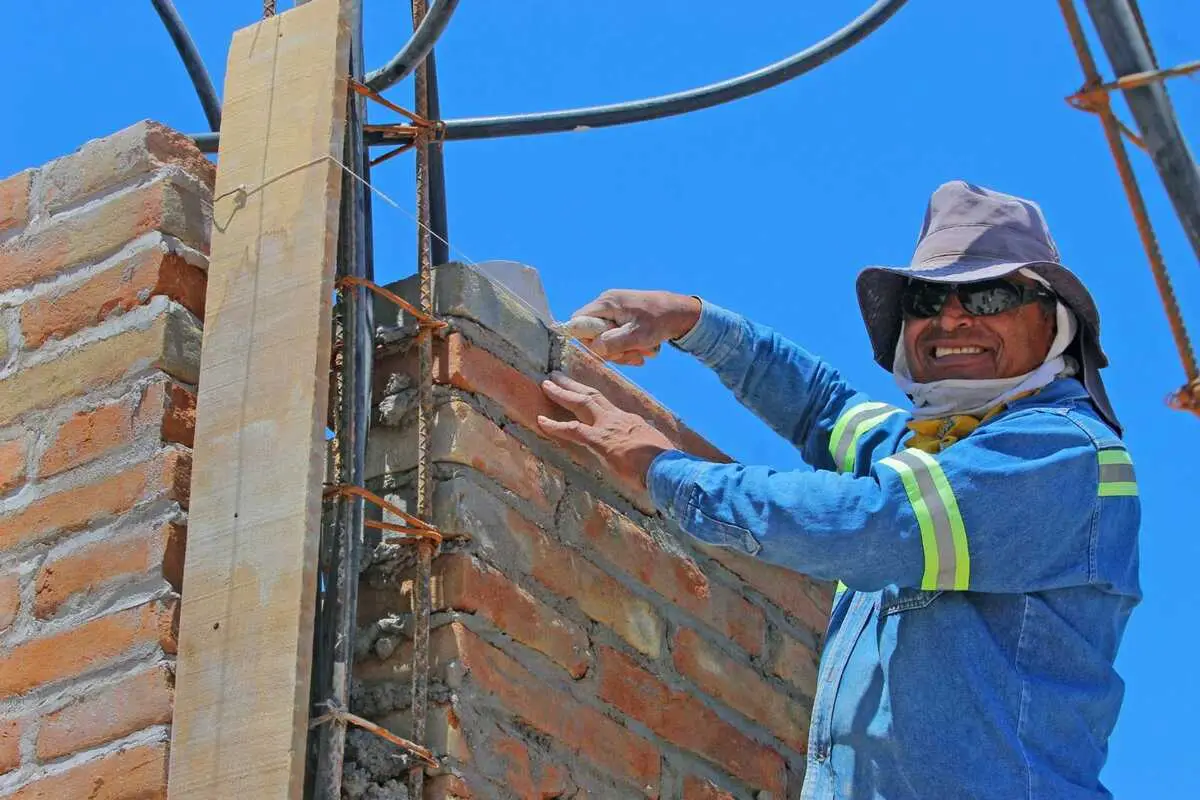 ¿Hay aumento?: cuánto cobra un albañil por hora en noviembre de 2025