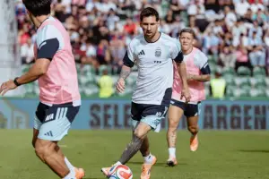 Más de 20.000 personas presenciaron el entrenamiento abierto de la Selección previo al partido contra Angola