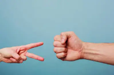 El ingenioso truco para ganar siempre a piedra, papel o tijera, según la ciencia