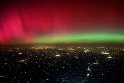 Una tormenta solar “severa” golpea la Tierra: interfiere en las comunicaciones y pinta de colores el cielo del mundo
