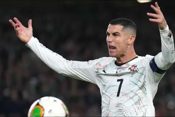 Cristiano Ronaldo perdió el control en Irlanda y sufrió su primera expulsión con la camiseta de Portugal