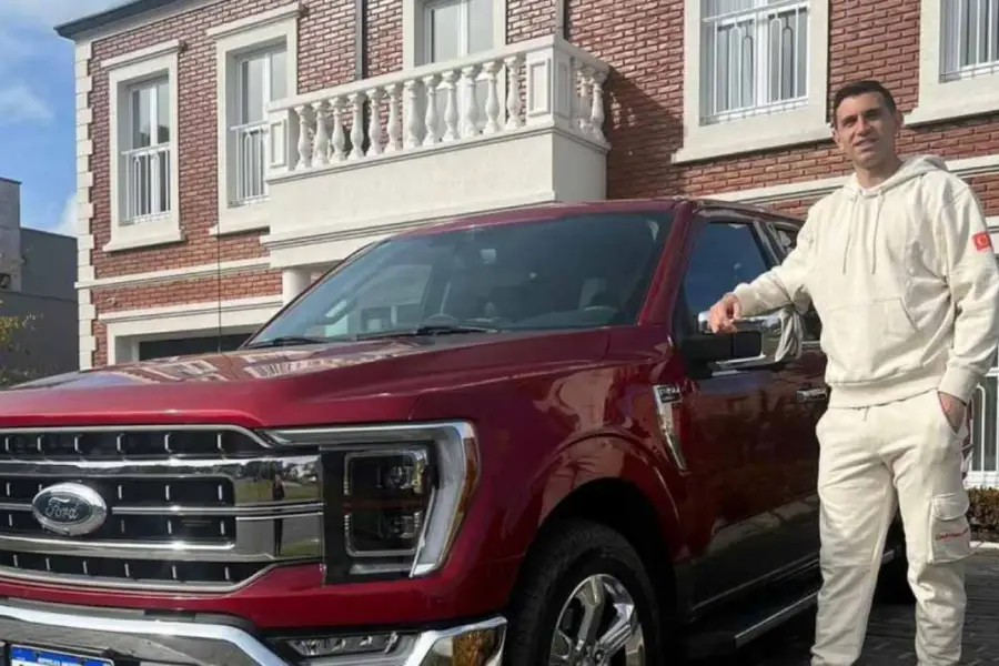 Así es la lujosa mansión del “Dibu” Martínez en Mar del Plata: estilo inglés y todas las comodidades