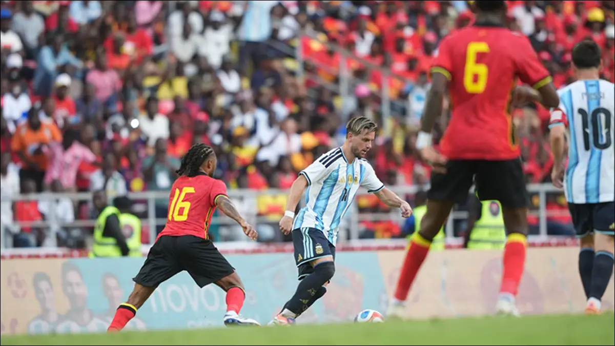 VICTORIA EN ÁFRICA. Argentina superó 2-0 a Angola en Luanda y cerró el año con un amistoso marcado por rotaciones.