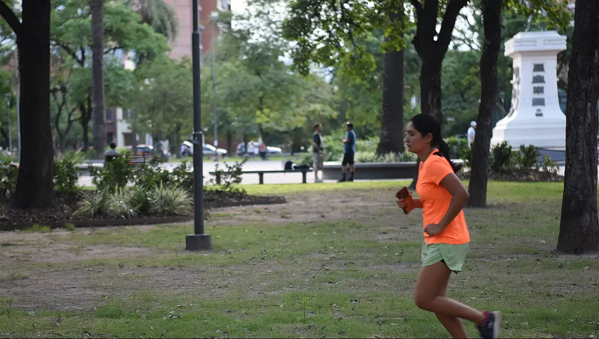 CUBIERTO. Pese al leve incremento de la térmica, se espera una jornada mayormente gris en toda la provincia. 
