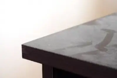 Aceite de oliva y vinagre: la combinación casera que se volvió furor para mantener los muebles libres de polvo