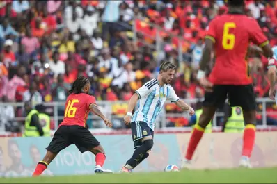 Con goles de Lautaro Martínez y Lionel Messi, la Selección le ganó a Angola en el último amistoso del año