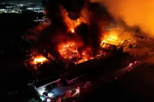 Cuándo se podrían saber las causas del incendio en el polígono industrial de Ezeiza