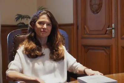 “El ambiente en clave constitucional”: la obra de Claudia Sbdar se presenta en la UBA