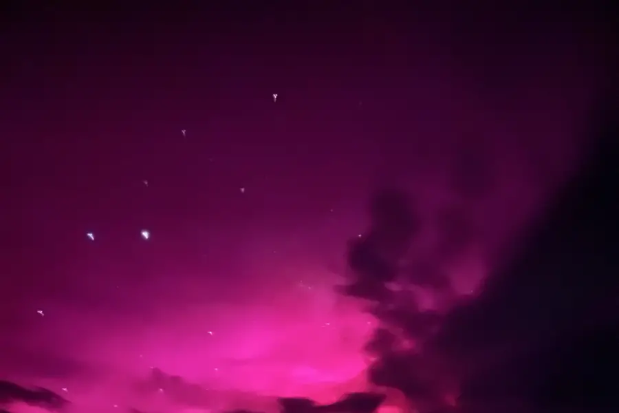 Auroras australes en plena primavera: el espectáculo de luces que sorprendió al cielo patagónico