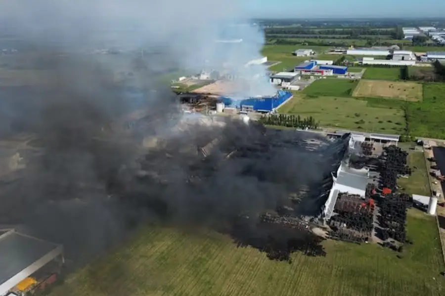 Explosión en el parque industrial de Ezeiza: 24 heridos, cinco plantas afectadas y una nube tóxica que obligó a cerrar la autopista