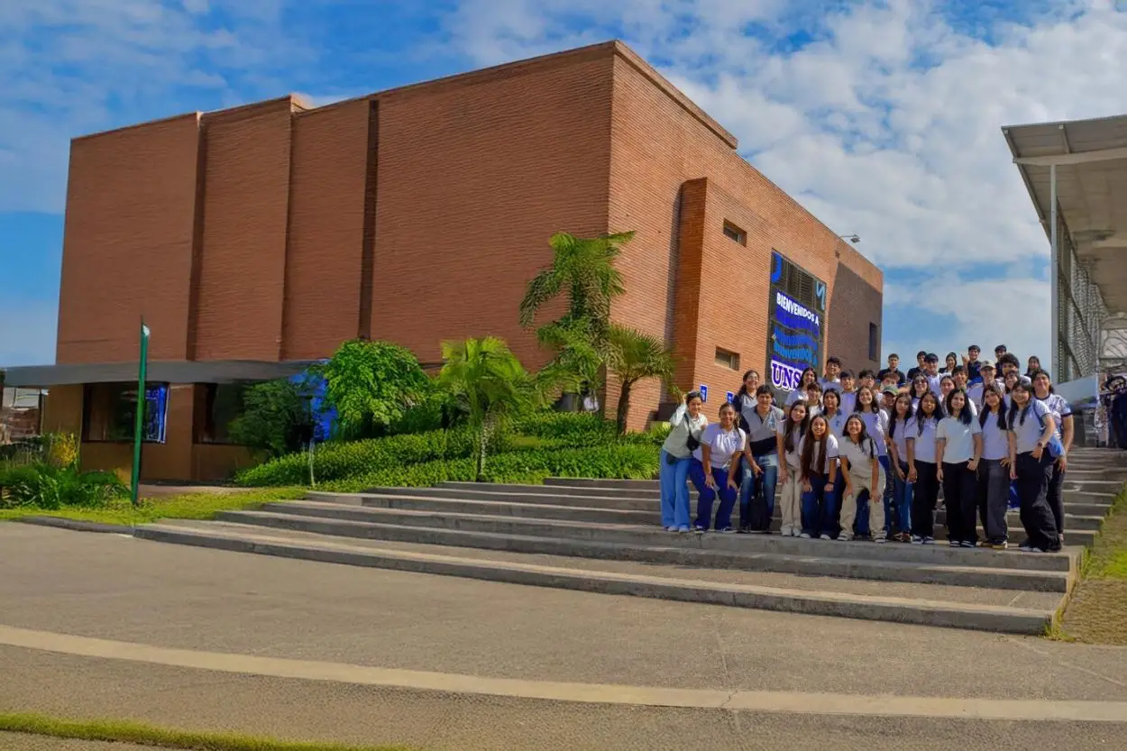 EL CAMPUS DE YERBA BUENA. Funciona en avenida Presidente Perón 2085.