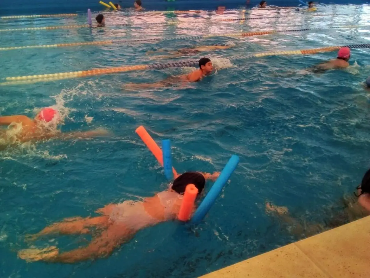 Hidroterapia en el Ateneo Salesiano: moverse, disfrutar y sanar en el agua