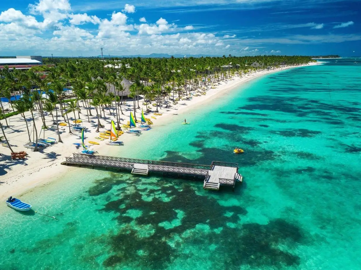PUNTA CANA. El Caribe, con sus playas paradisíacas y la temperatura de sus aguas, tienta a los tucumanos. despegar