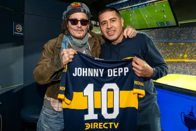 Johnny Depp y un momento histórico en La Bombonera: así fue su encuentro con Riquelme