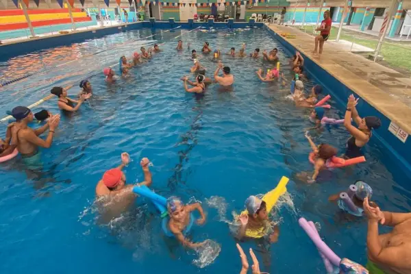 Hidroterapia en el Ateneo Salesiano: moverse, disfrutar y sanar en el agua