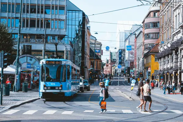 Un país nórdico ofrece 12.000 vacantes para trabajadores que hablen castellano: pagan desde 2.500 euros