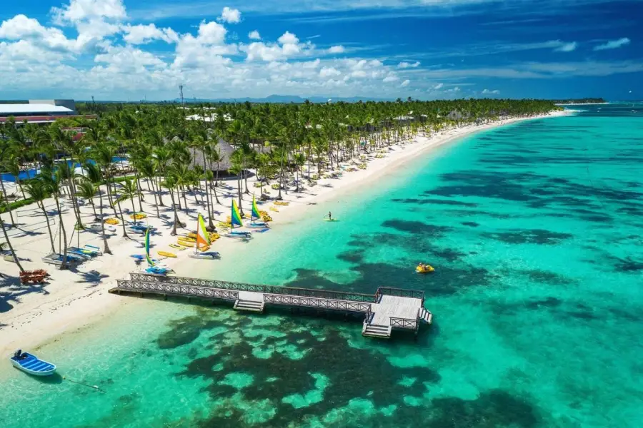 PUNTA CANA. El Caribe, con sus playas paradisíacas y la temperatura de sus aguas, tienta a los tucumanos. despegar