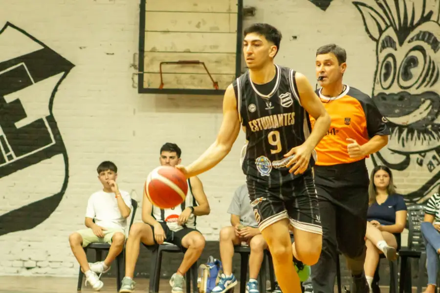 Federico Pedano anotó 10 puntos en el duelo entre Estudiantes y Villa San Martín; la 