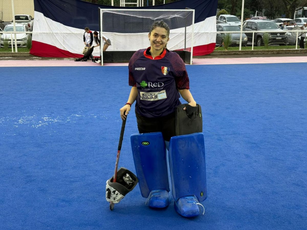 Sofía Antonela Vasile festeja como arquera de Natación y Gimnasia