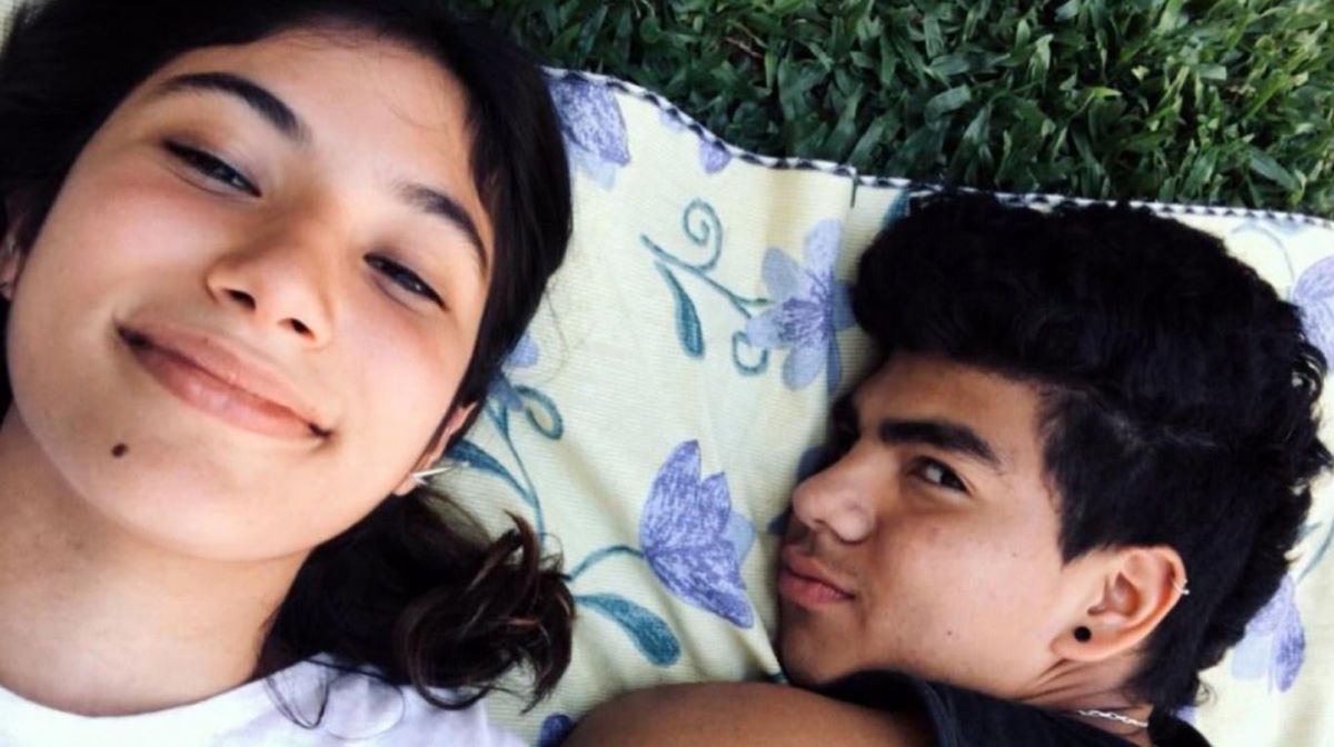 Fernando Báez Sosa con Julieta Rossi en una marcha por justicia