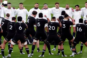 ¿Se perdió el respeto? Inglaterra volvió a desafiar el Haka de los All Blacks