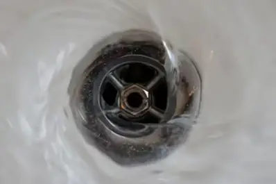 Cinco trucos caseros para destapar cañerías y eliminar malos olores rápidamente