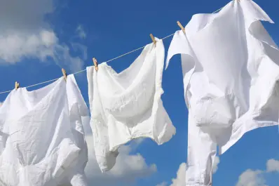 El secreto mejor guardado para lavar la ropa blanca y que no se ponga amarilla