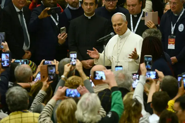 El papa León XIV llama a los líderes mundiales a atender a las personas marginadas