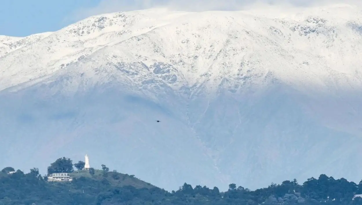 ¿Nieve o granizo en los Valles Calchaquíes? El fenómeno detrás de la imagen viral