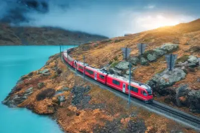 Una obra maestra en el Techo del Mundo: cómo es el Sky Train, el tren más alto del planeta