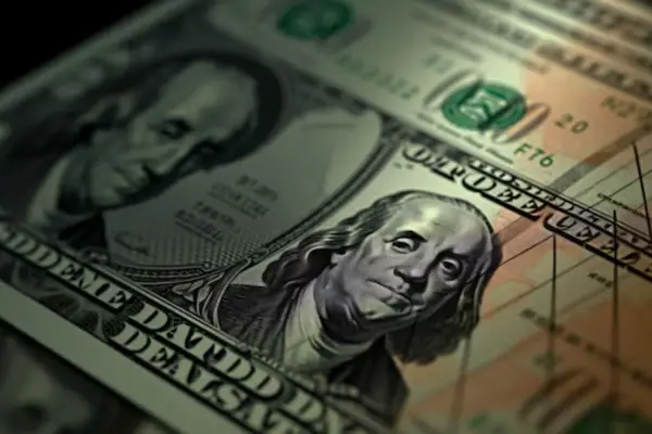 ¿Qué pasará con el dólar? Esto es lo que anticipan los economistas para diciembre