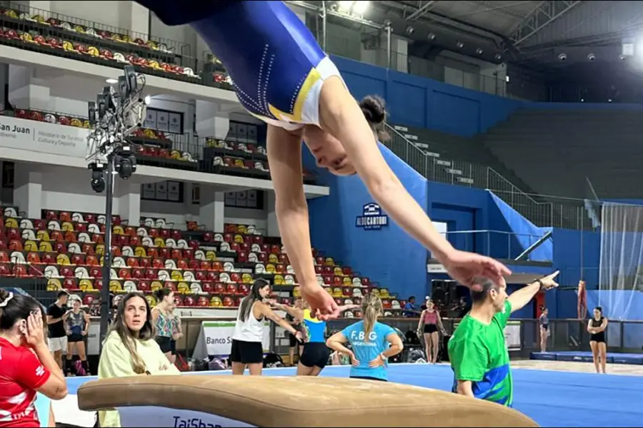 SEMANA INTENSA. Las gimnastas locales ultiman detalles para competir en San Juan.