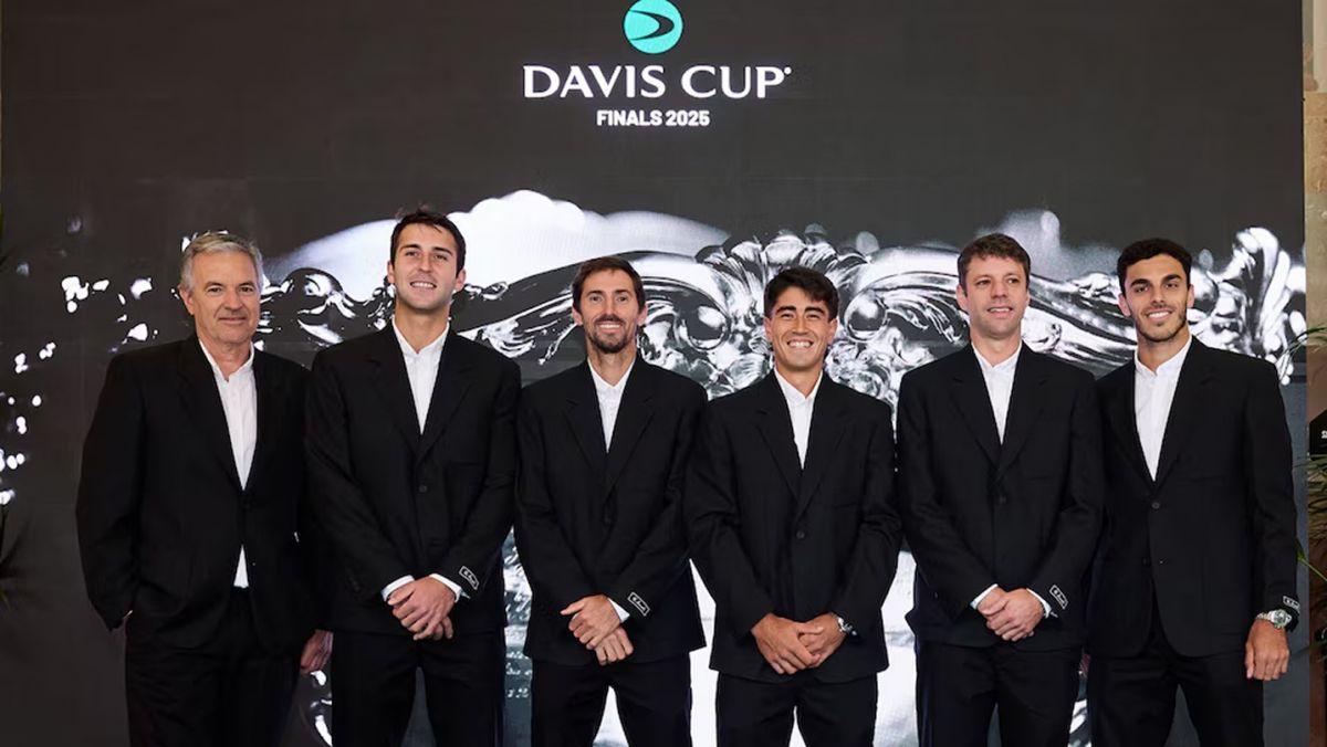 Tenistas en pista durante la Copa Davis