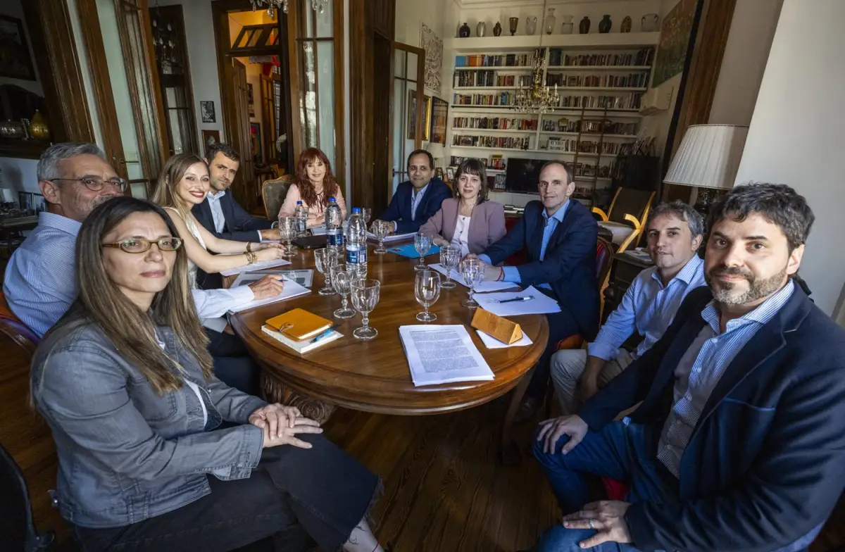 LA FOTO DE LA DISCORDIA. Cristina con los nueve economistas, la imagen que generó una modificación en el régimen de visitas. 