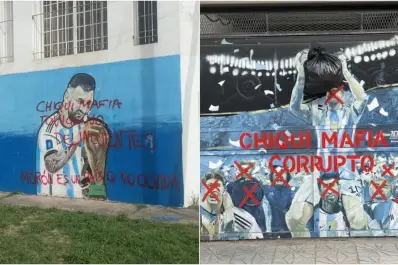 Aparecieron murales de Messi y Dibu Martínez vandalizados con frases contra Chiqui Tapia